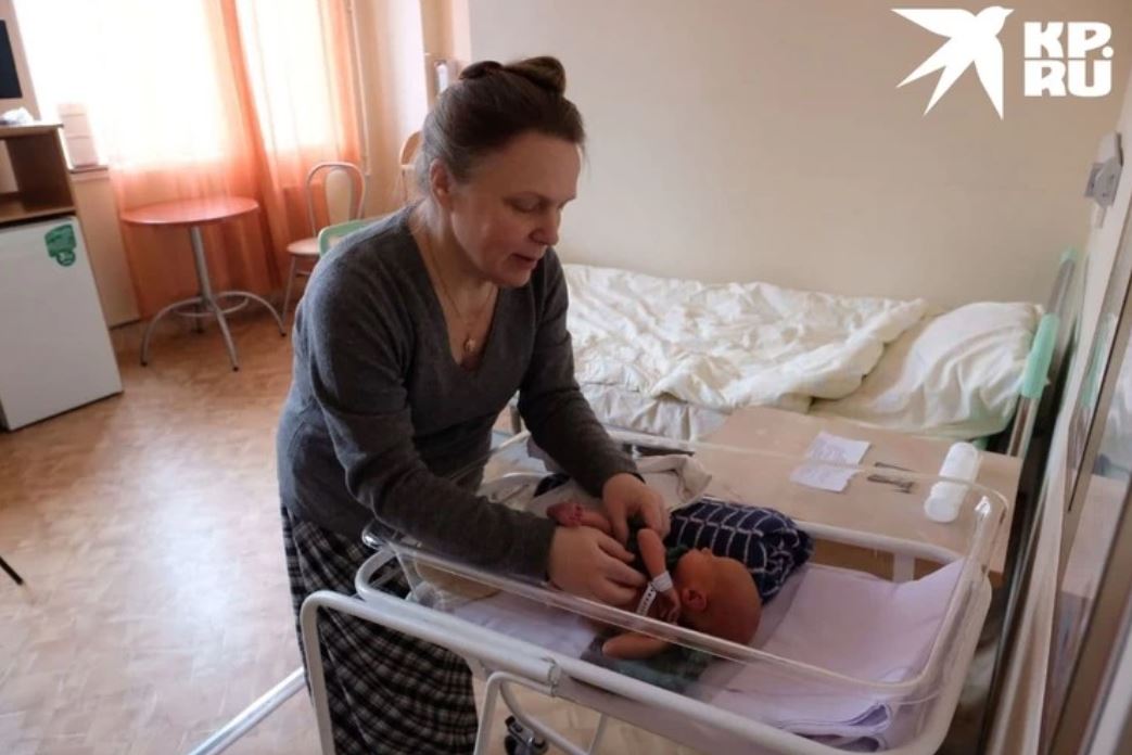 Сколько женщина может родить детей за жизнь. Петербурженка родила в 58 лет. Родился первенец.