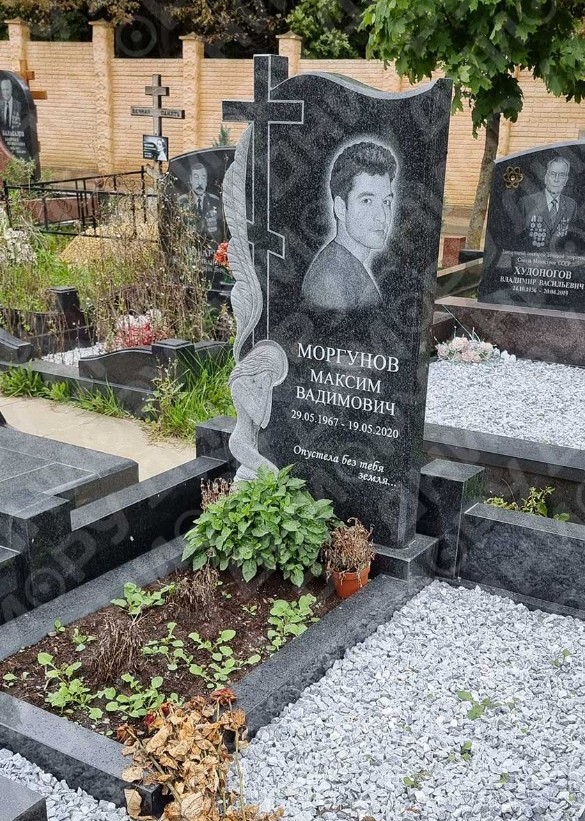 Где похоронен сын моргуновой. Могила сына Светланы Моргуновой. Памятник на могиле Моргунова.